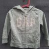 20260503_092250 Baby Gap vest grijs roze logo rits maat 104 nette staat