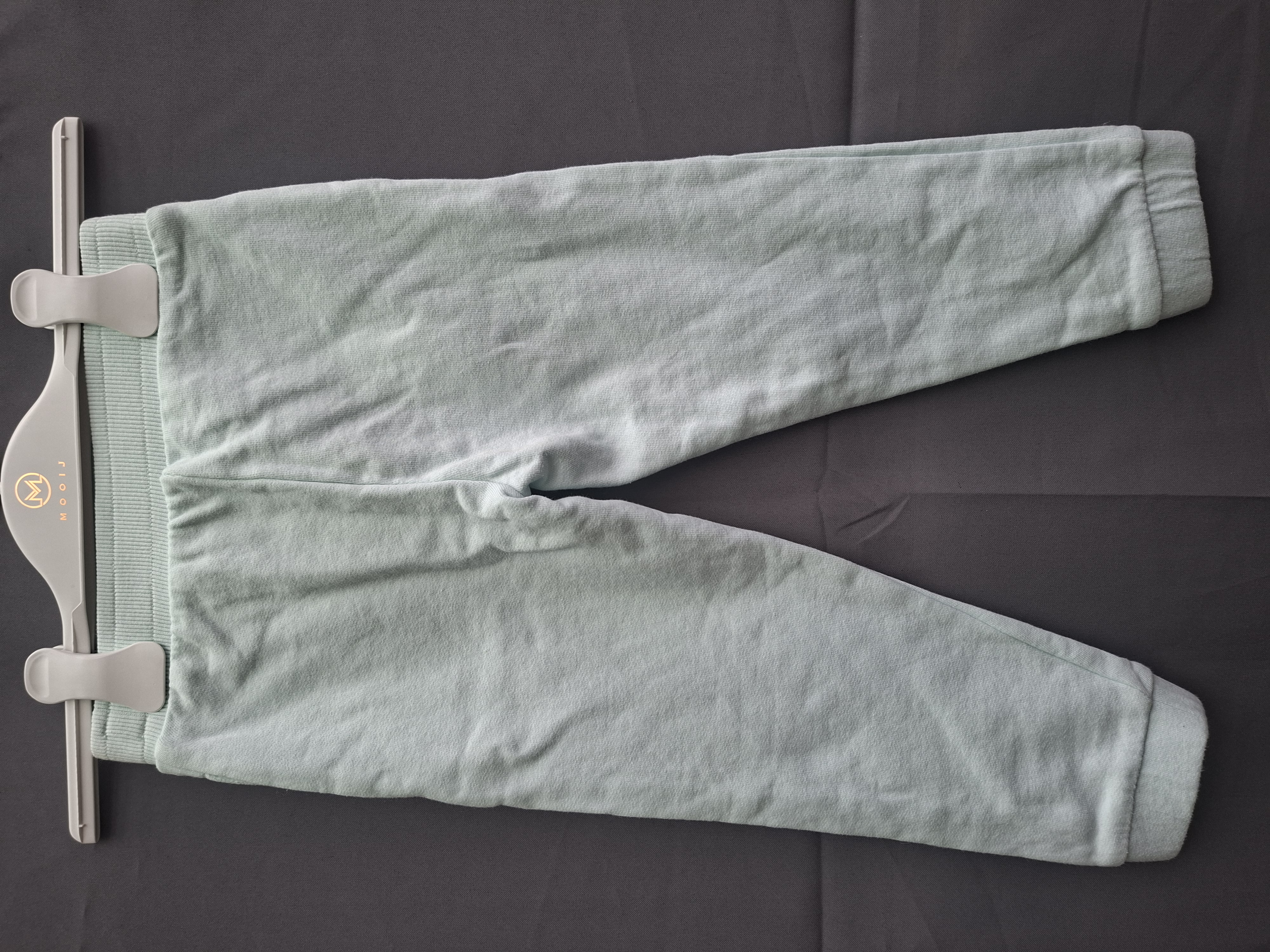 20260503_092431 Guess Eco jogger mintgroen maat 104 nette staat