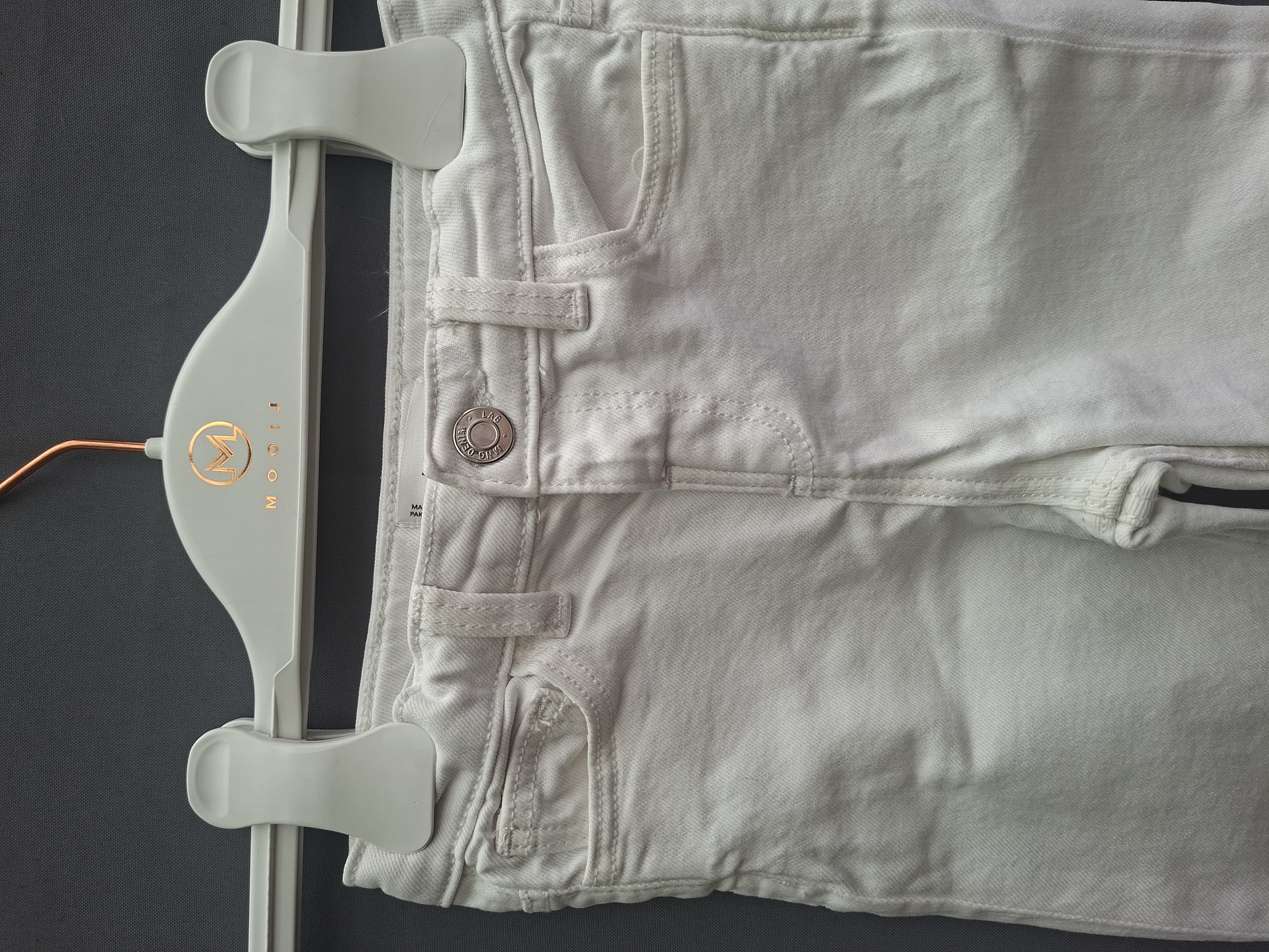 20260503_093018_001 Mango Kids Denim Lab spijkerbroek wit flared gerafelde zoom maat 110