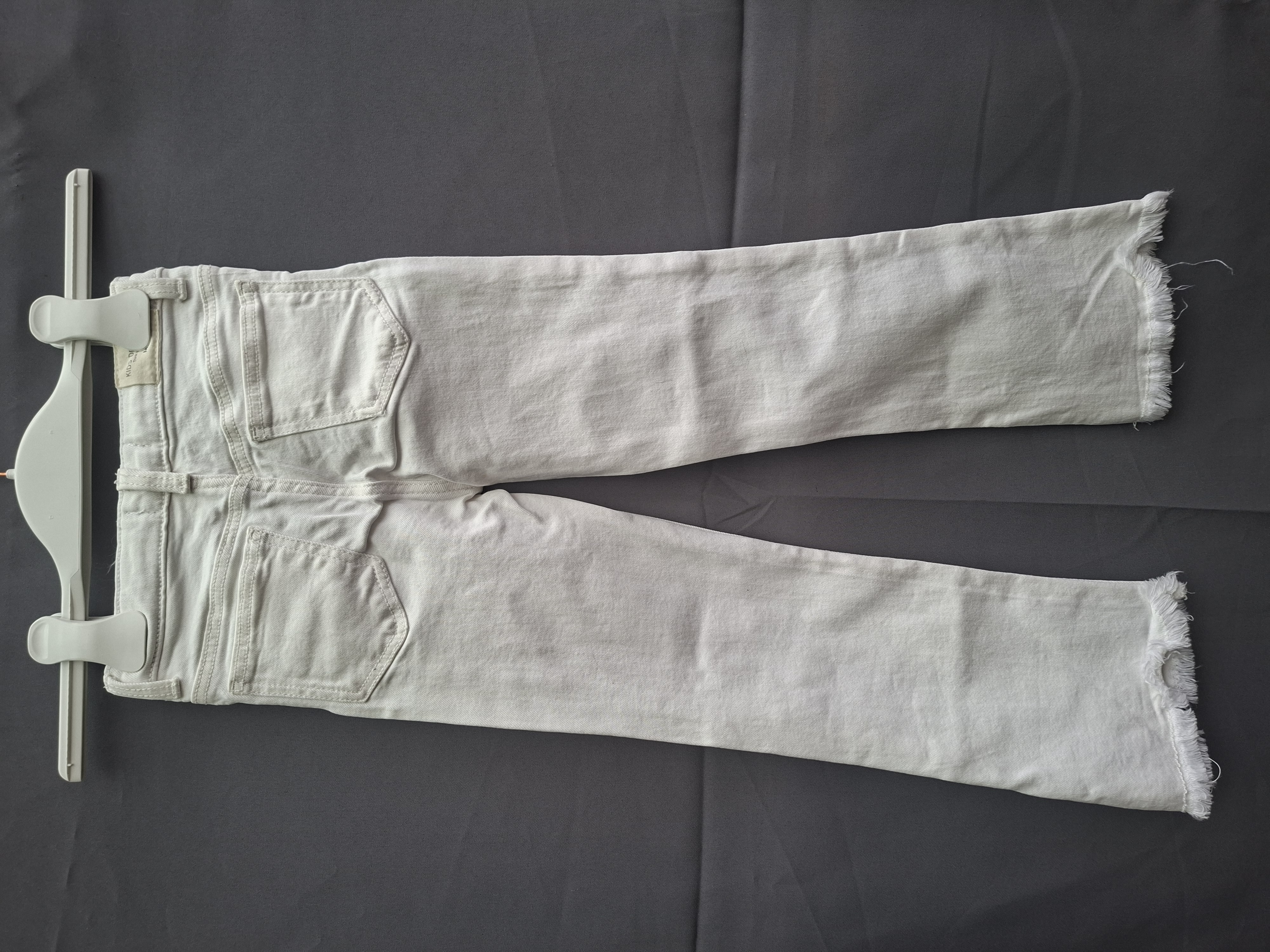 20260503_093029 Mango Kids Denim Lab spijkerbroek wit flared gerafelde zoom maat 110