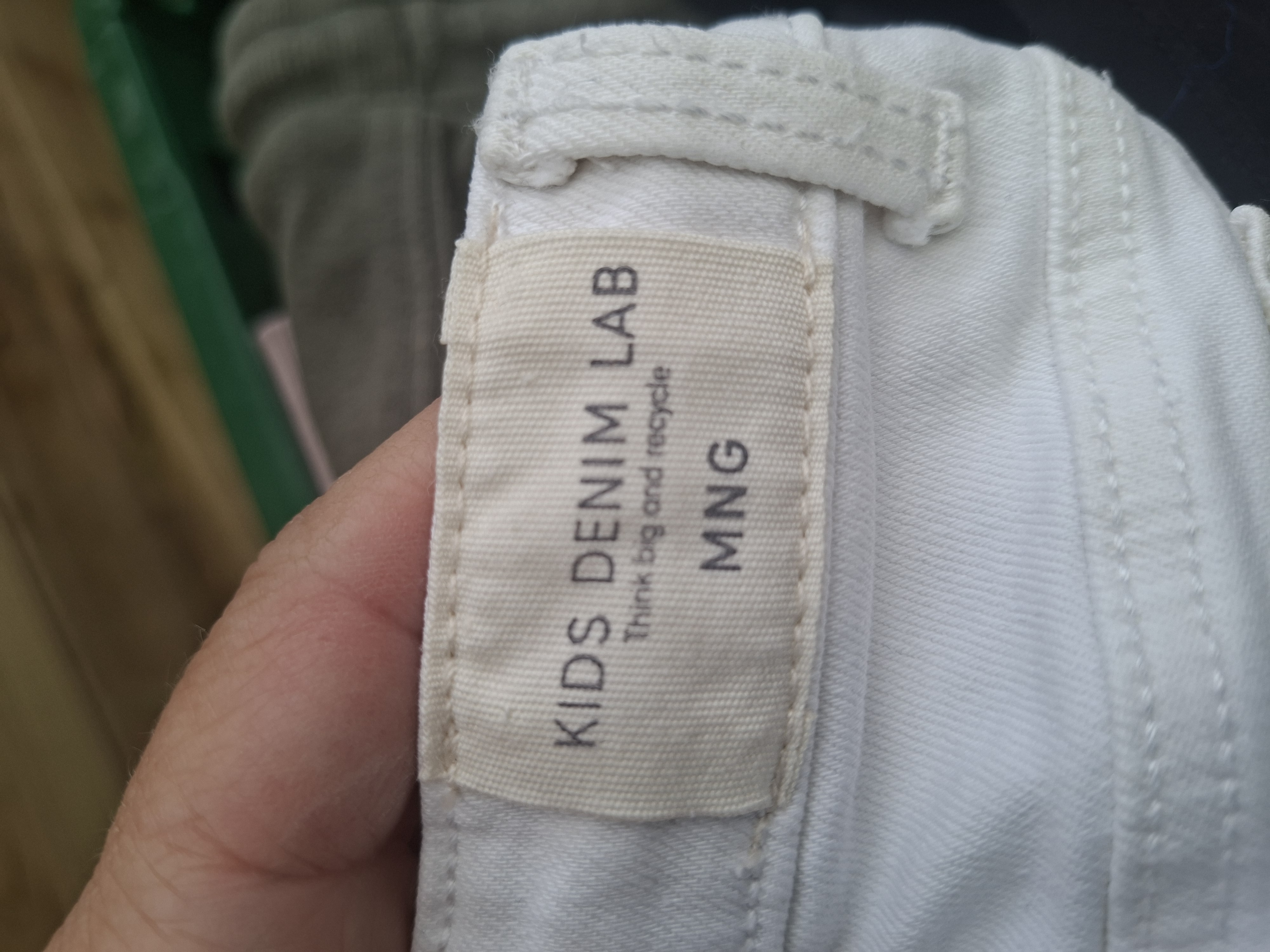 20260503_093042 Mango Kids Denim Lab spijkerbroek wit flared gerafelde zoom maat 110