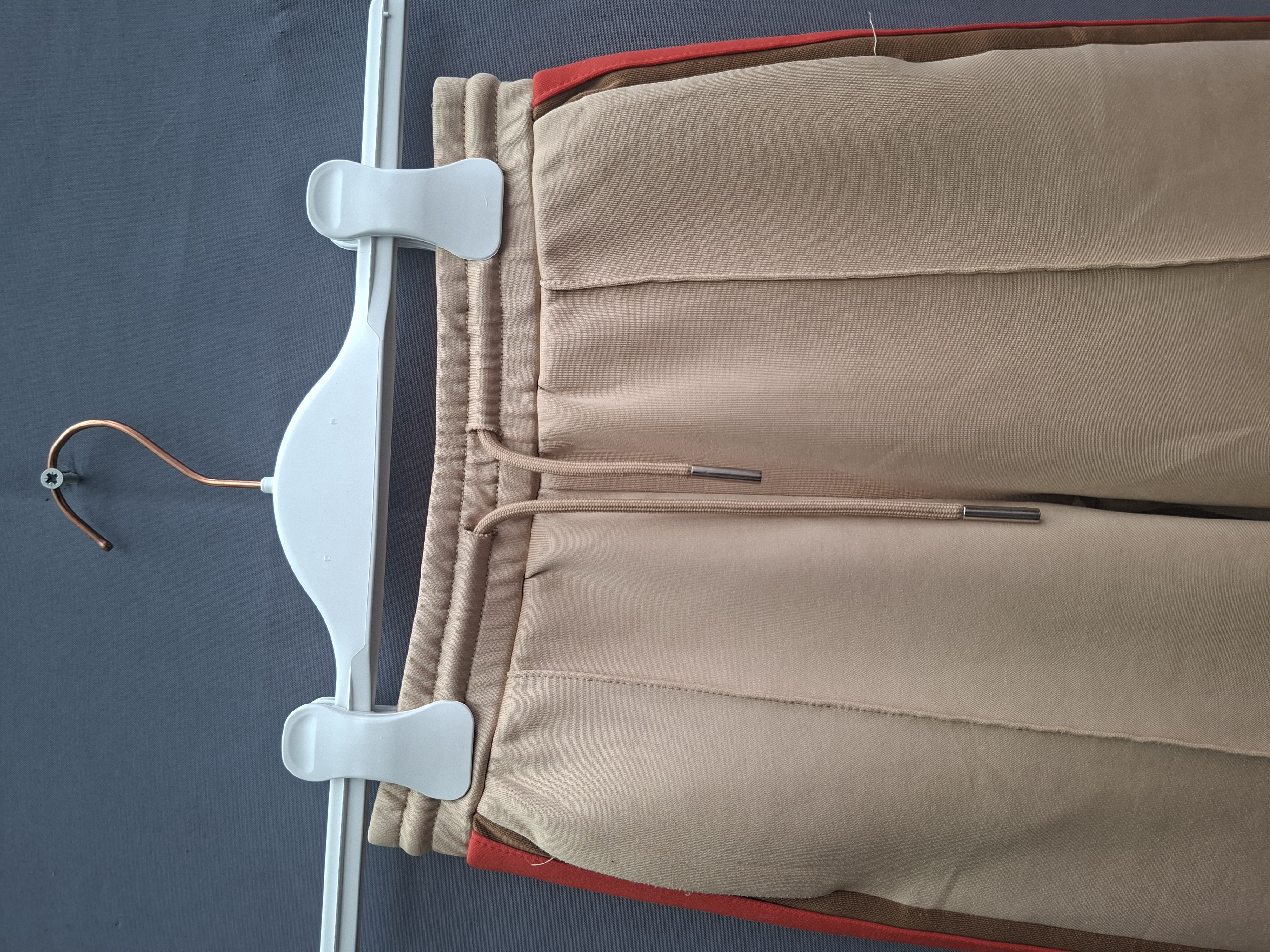 Jill & Mitch jogger camel rood zijstreep wide leg