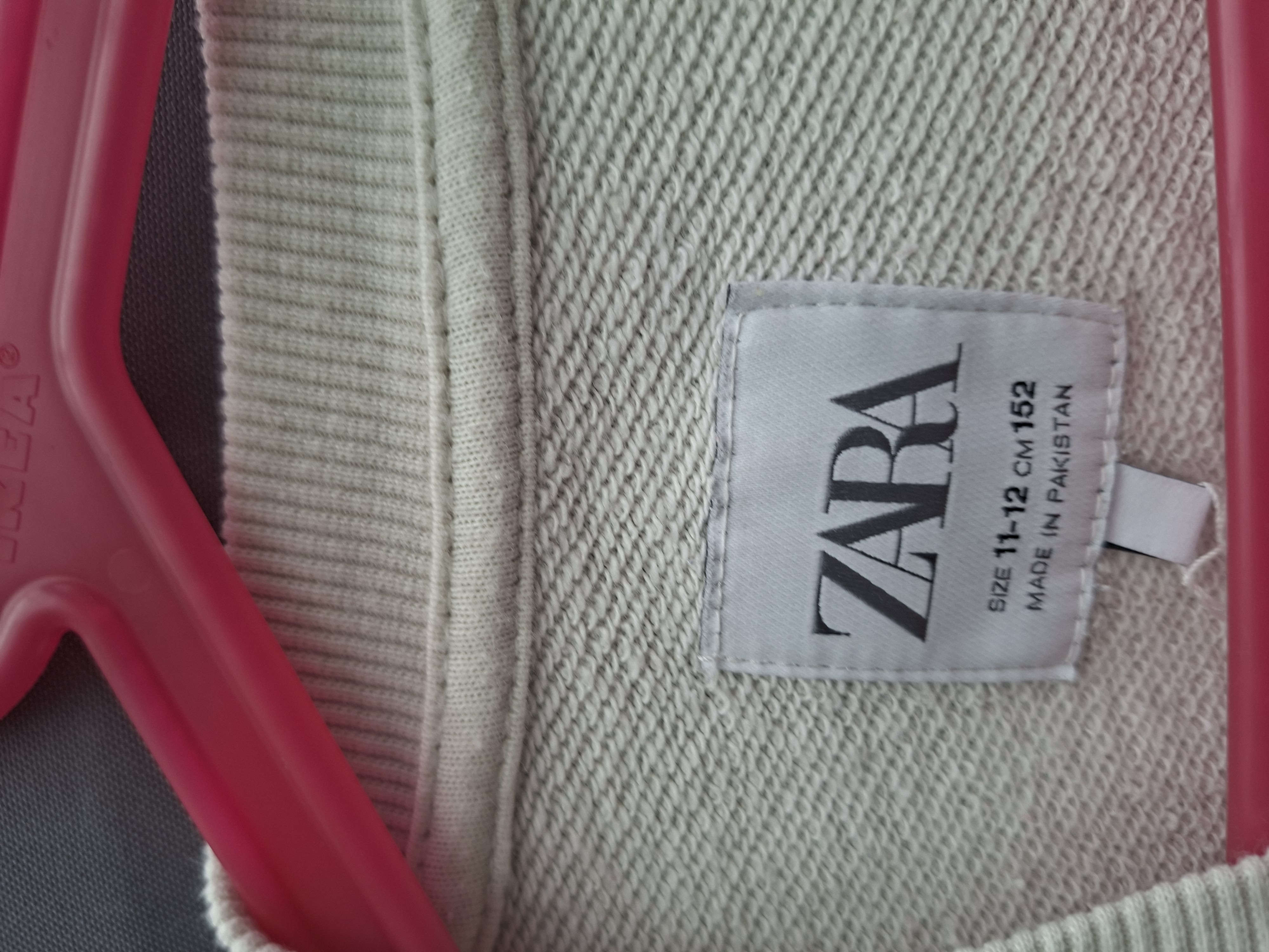 20260503_094640 Zara sweater maat 152
