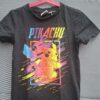 Pokémon Pikachu t-shirt zwart regenboog print maat 122