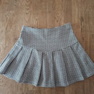 20260505_180430 H&M rokje maat 110/116 pied-de-poule