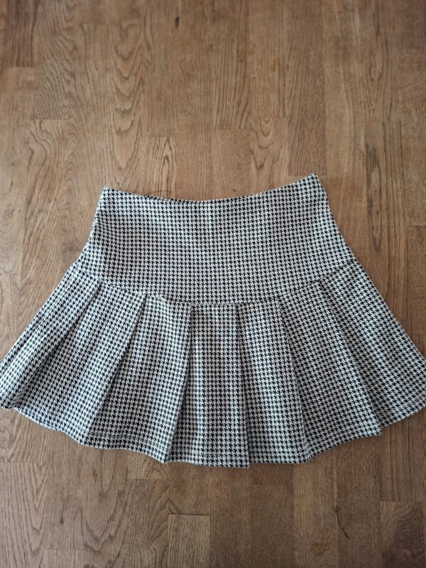 20260505_180430 H&M rokje maat 110/116 pied-de-poule