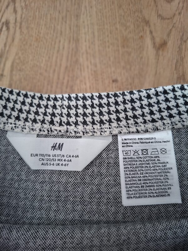 20260505_180441 H&M rokje maat 110/116 pied-de-poule