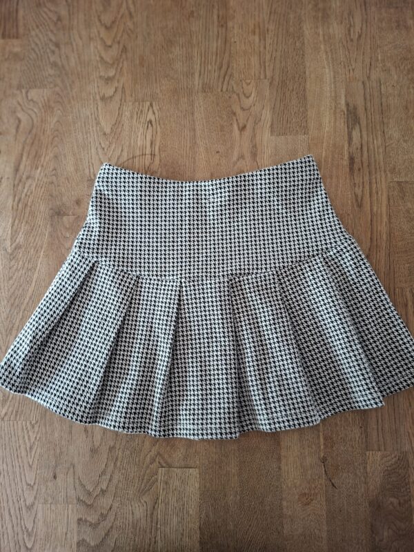 20260505_180457 H&M rokje maat 110/116 pied-de-poule