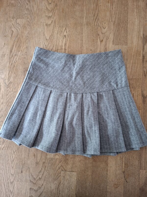 20260505_180521 H&M plooirok maat 110/116