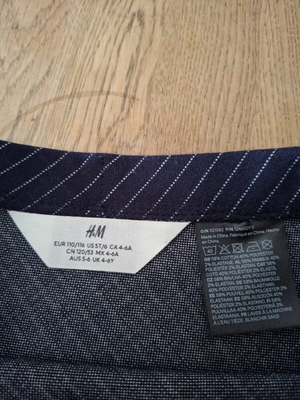 20260505_181010 H&M donkerblauw krijtstreep rokje maat 110/116
