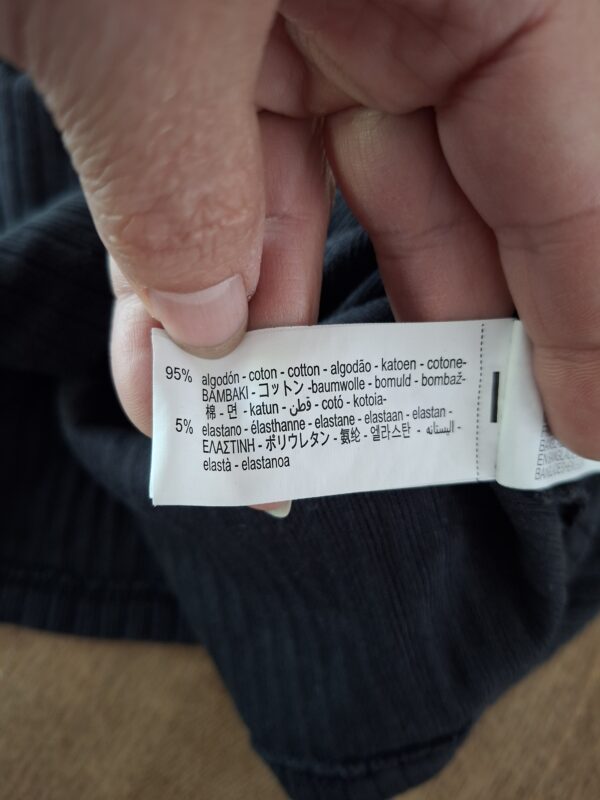 20260505_181533 Zara zwarte ribtop met ecru kraag maat 110