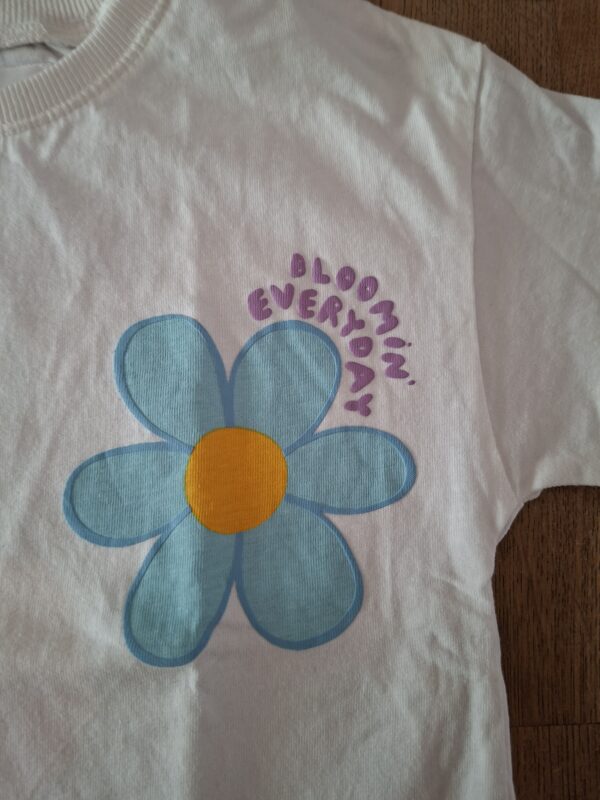 20260505_181751 Zara wit T-shirt met bloemenprint maat 104