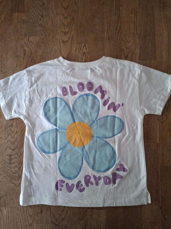 20260505_181802 Zara wit T-shirt met bloemenprint maat 104