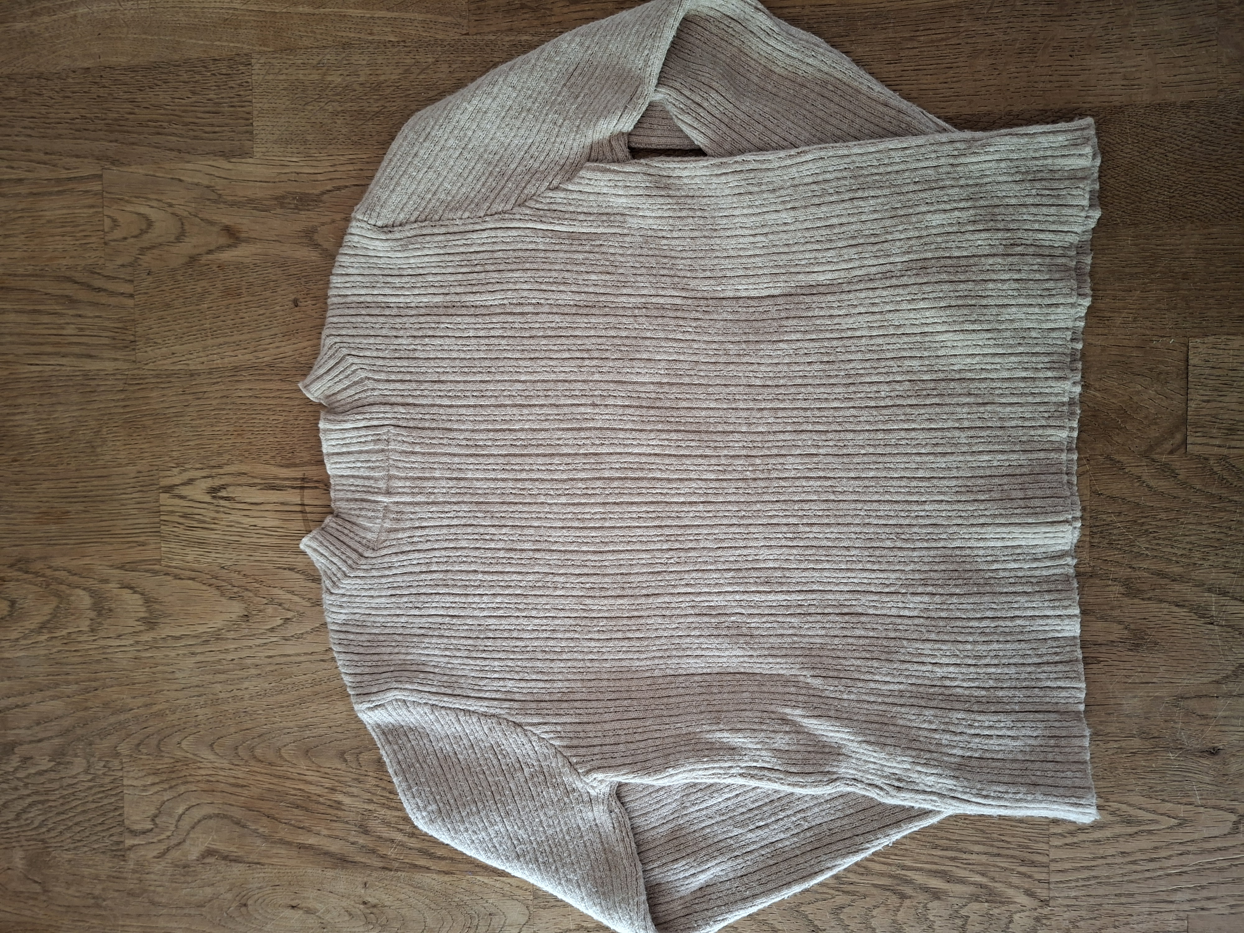 Zara beige ribtrui maat 104