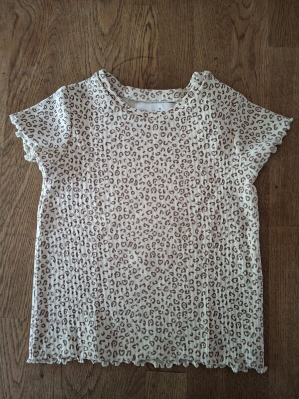 20260505_182251 Zara ecru shirtje met luipaardprint maat 98