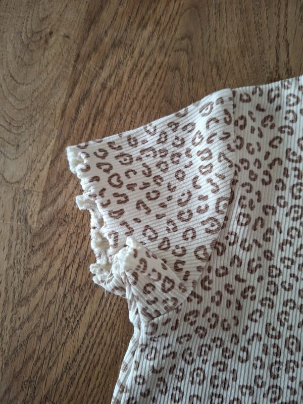 20260505_182255 Zara ecru shirtje met luipaardprint maat 98