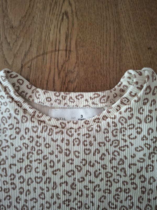20260505_182257 Zara ecru shirtje met luipaardprint maat 98