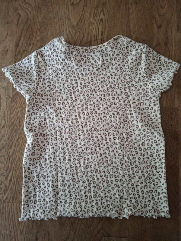 20260505_182311 Zara ecru shirtje met luipaardprint maat 98