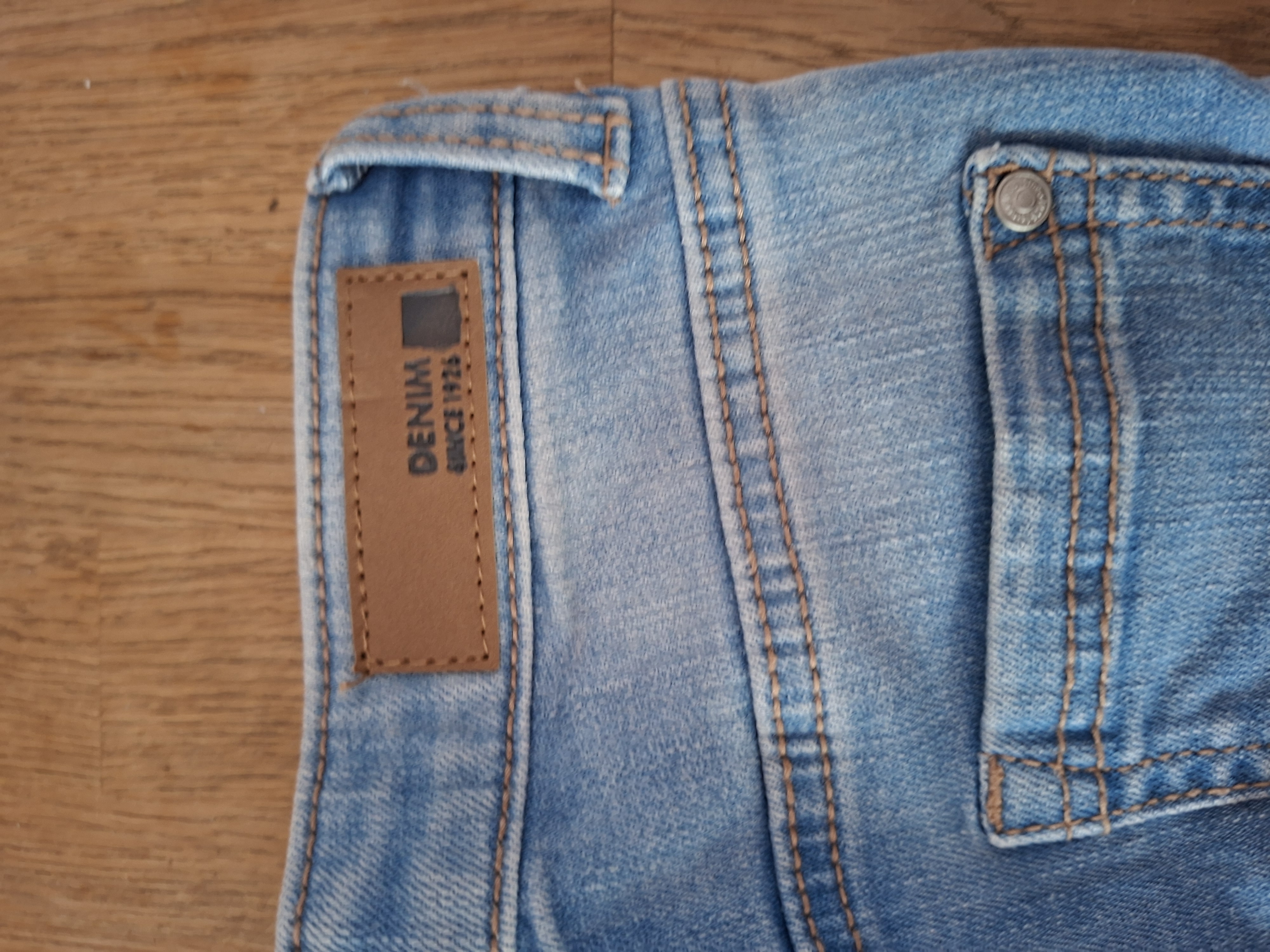HEMA lichtblauwe flared jeans maat 98