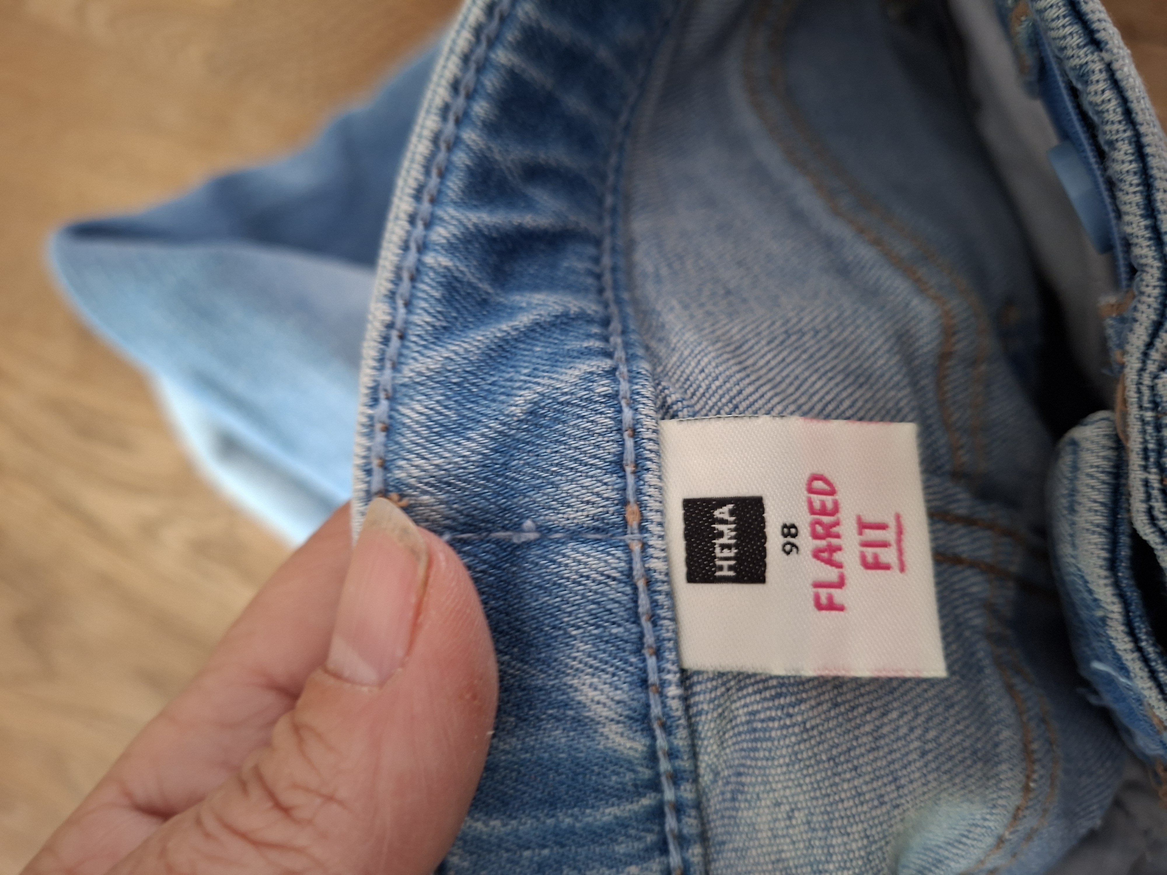 HEMA lichtblauwe flared jeans maat 98