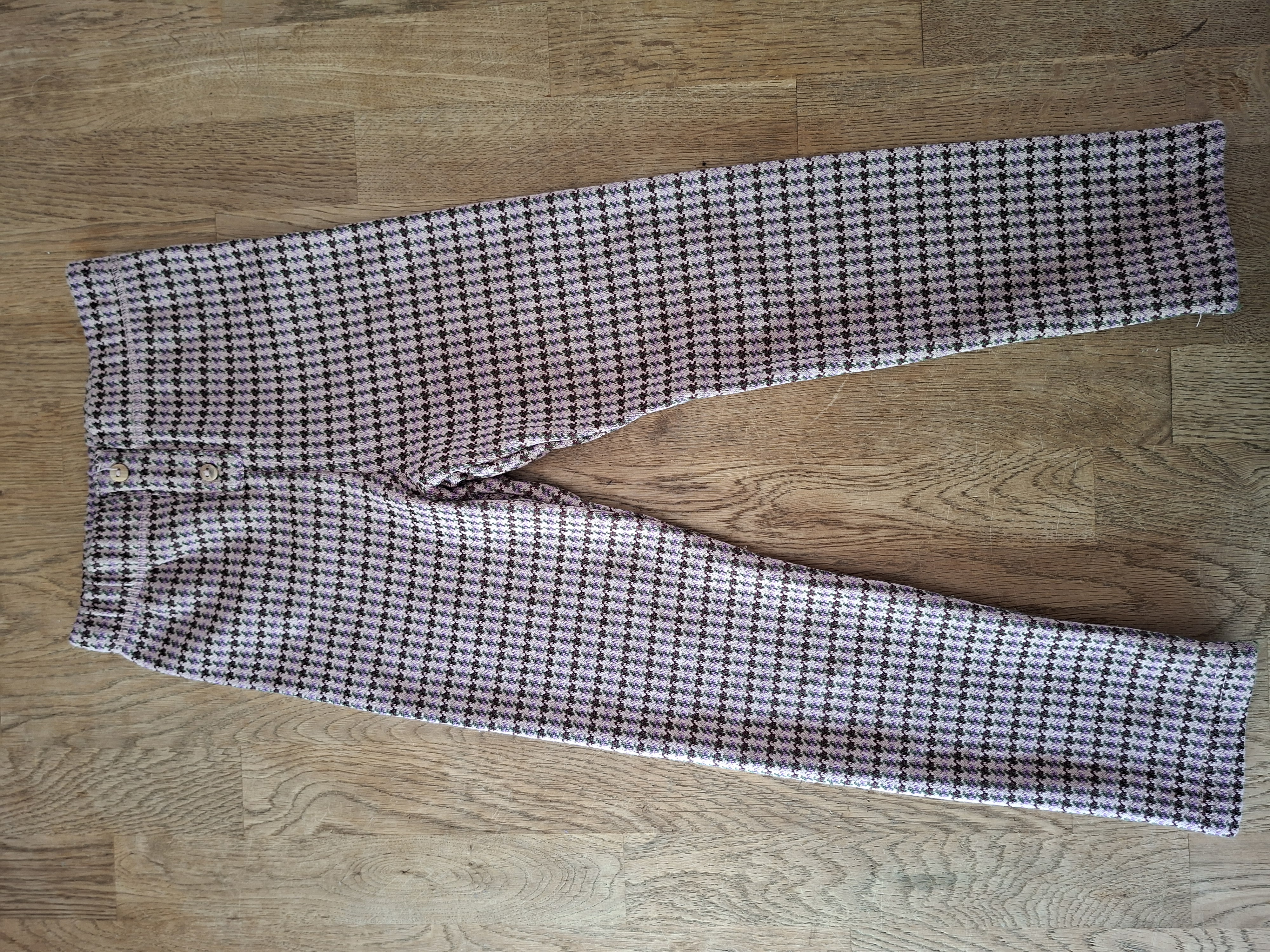 20260505_182742 Zara lichtroze broek met bordeaux motief maat 110