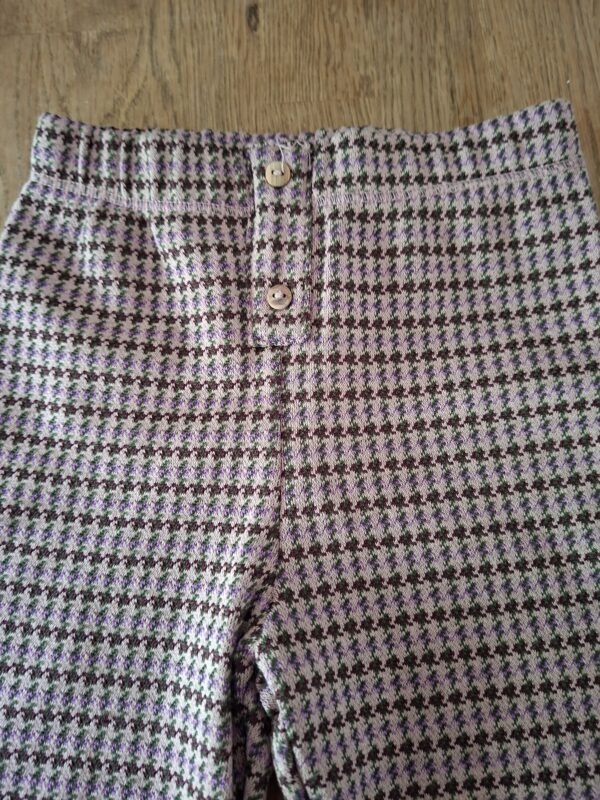 20260505_182745 Zara lichtroze broek met bordeaux motief maat 110