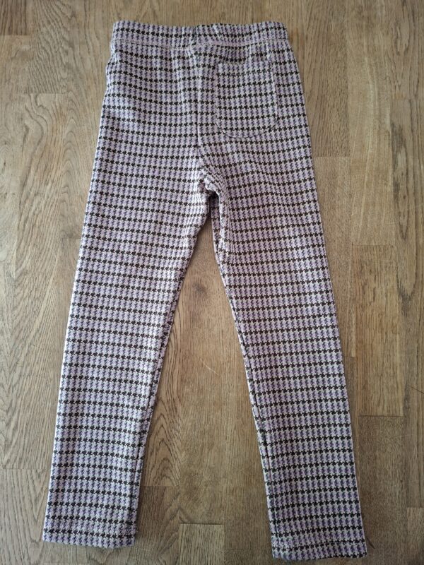 20260505_182818 Zara lichtroze broek met bordeaux motief maat 110