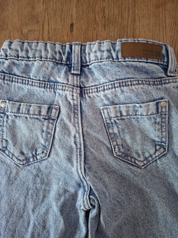 HEMA lichtblauwe bootleg jeans maat 104