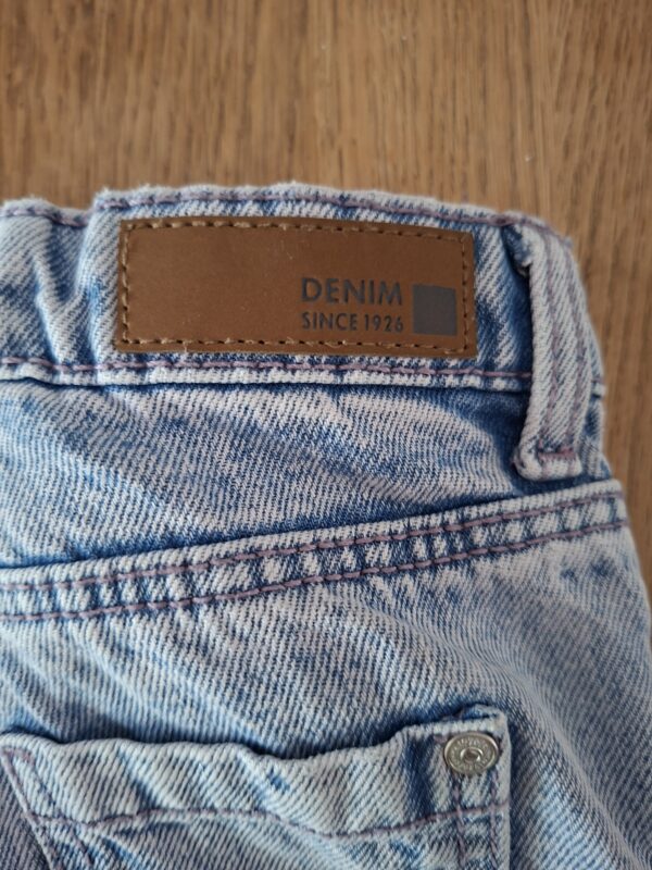 HEMA lichtblauwe bootleg jeans maat 104