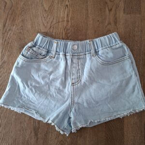 20260505_183205 Zara lichtblauwe denim short maat 104