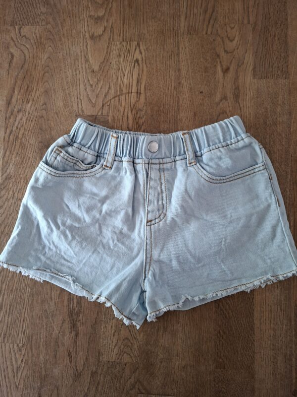20260505_183205 Zara lichtblauwe denim short maat 104