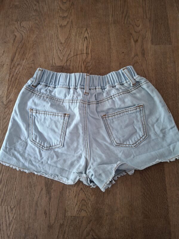 20260505_183214 Zara lichtblauwe denim short maat 104