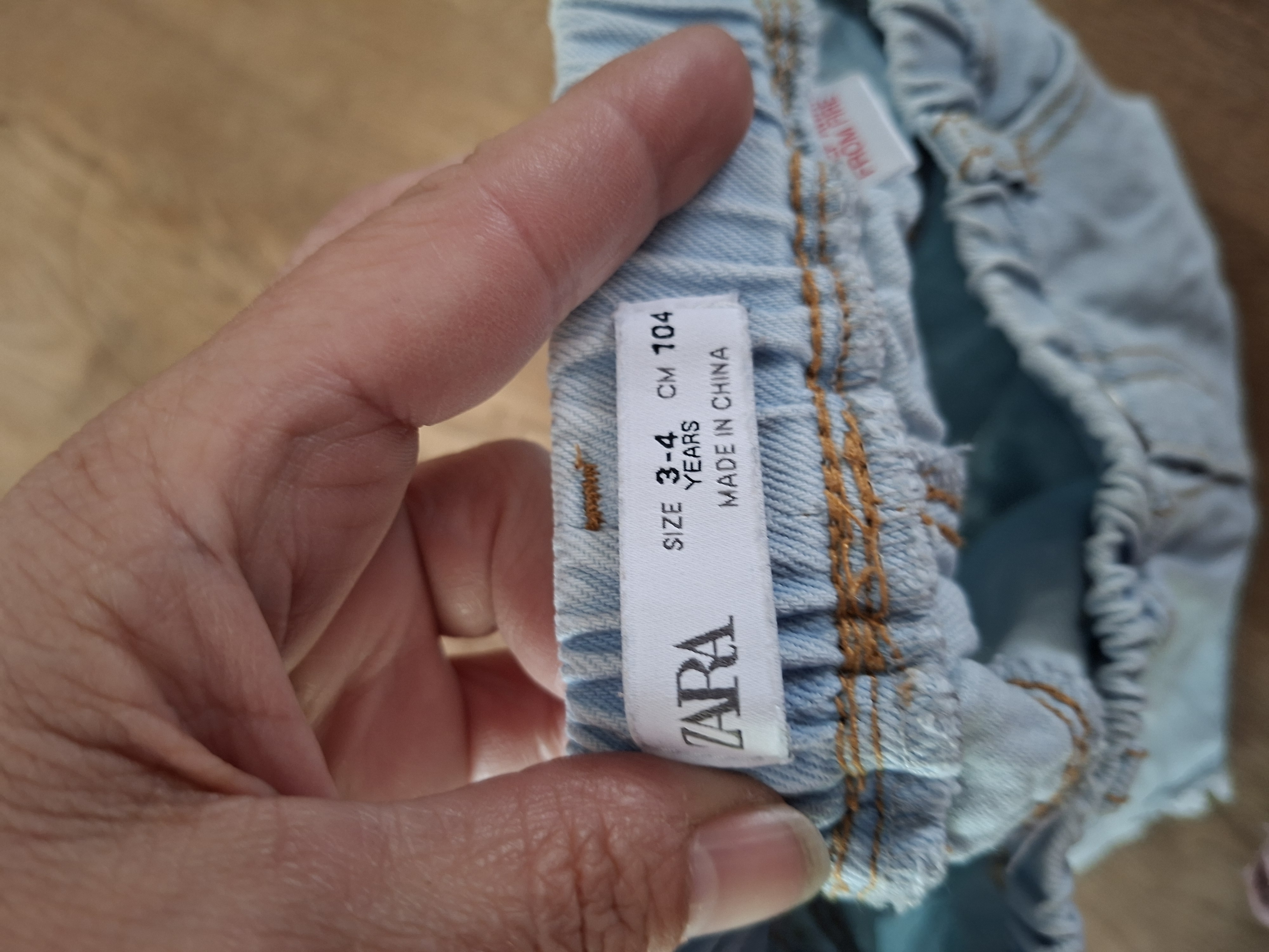 20260505_183229 Zara lichtblauwe denim short maat 104