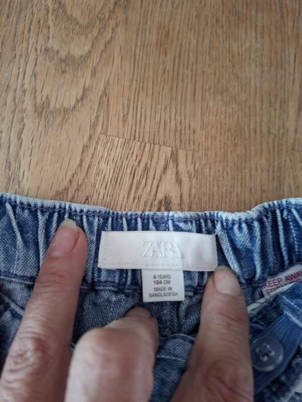 Zara lichtblauwe gestreepte jeans maat 104