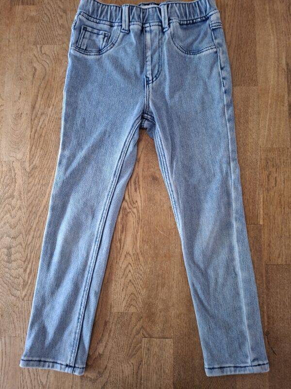 20260505_183623 Zara lichtblauwe skinny jeans maat 110