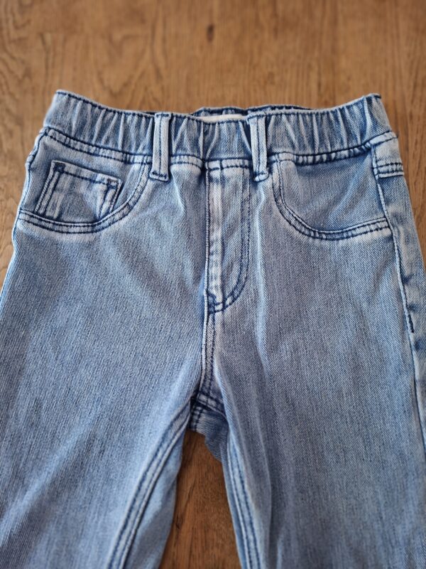 20260505_183625 Zara lichtblauwe skinny jeans maat 110