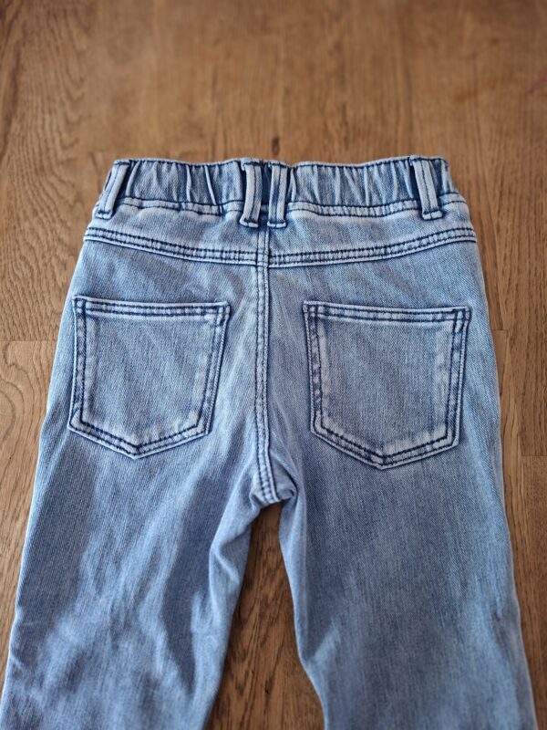 20260505_183647 Zara lichtblauwe skinny jeans maat 110