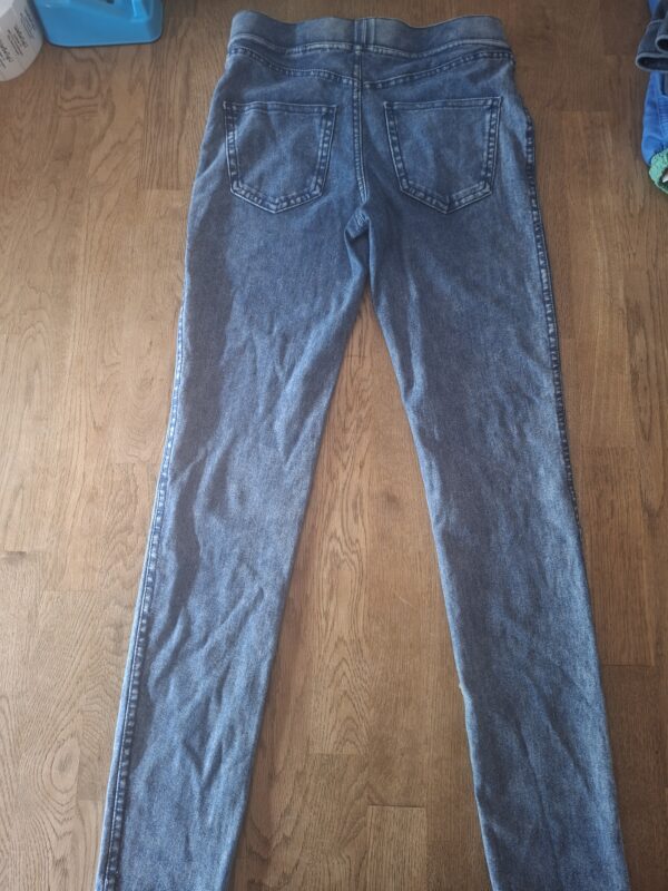 20260506_161738 H&M jegging grijs stonewashed maat 146