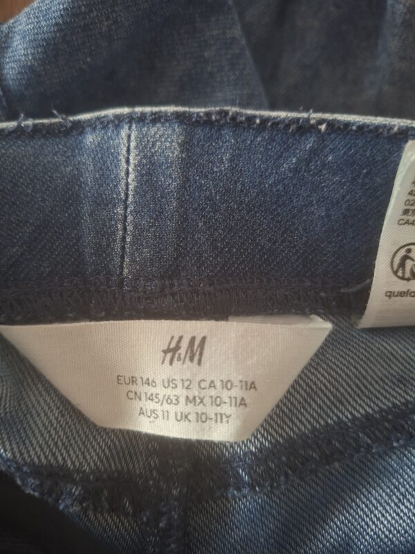 20260506_161749 H&M jegging grijs stonewashed maat 146