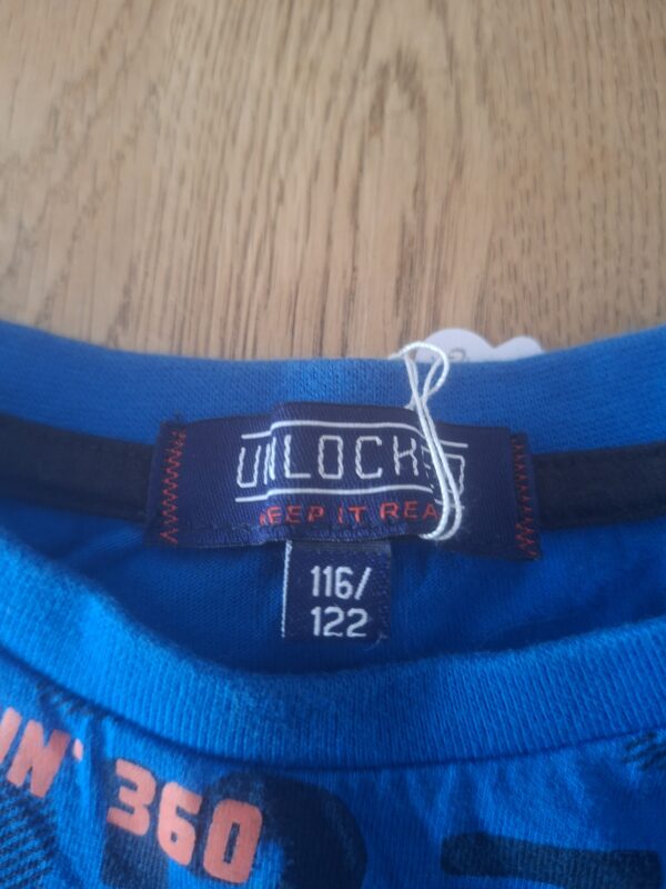 20260506_163539 Unlocked T-shirt blauw skateboard print maat 116/122