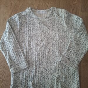 20260506_164059 Shirtje lange mouw petrolblauw luipaardprint maat 86