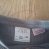 20260506_164310 Zara gebreid topje grijs waffle-knit ruche mouwen maat 98