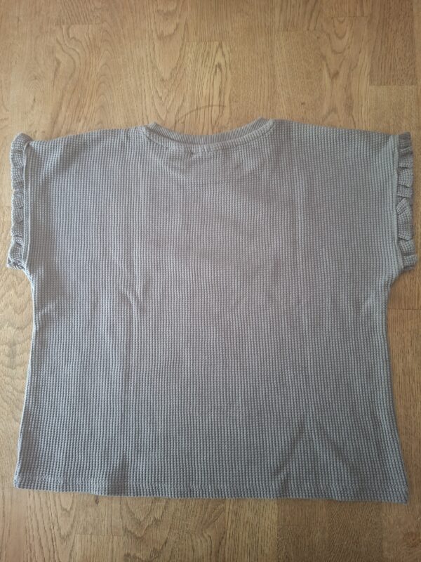 20260506_164319 Zara gebreid topje grijs waffle-knit ruche mouwen maat 98