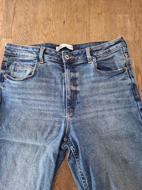 20260508_150924 Zara donkerblauwe straight jeans W34