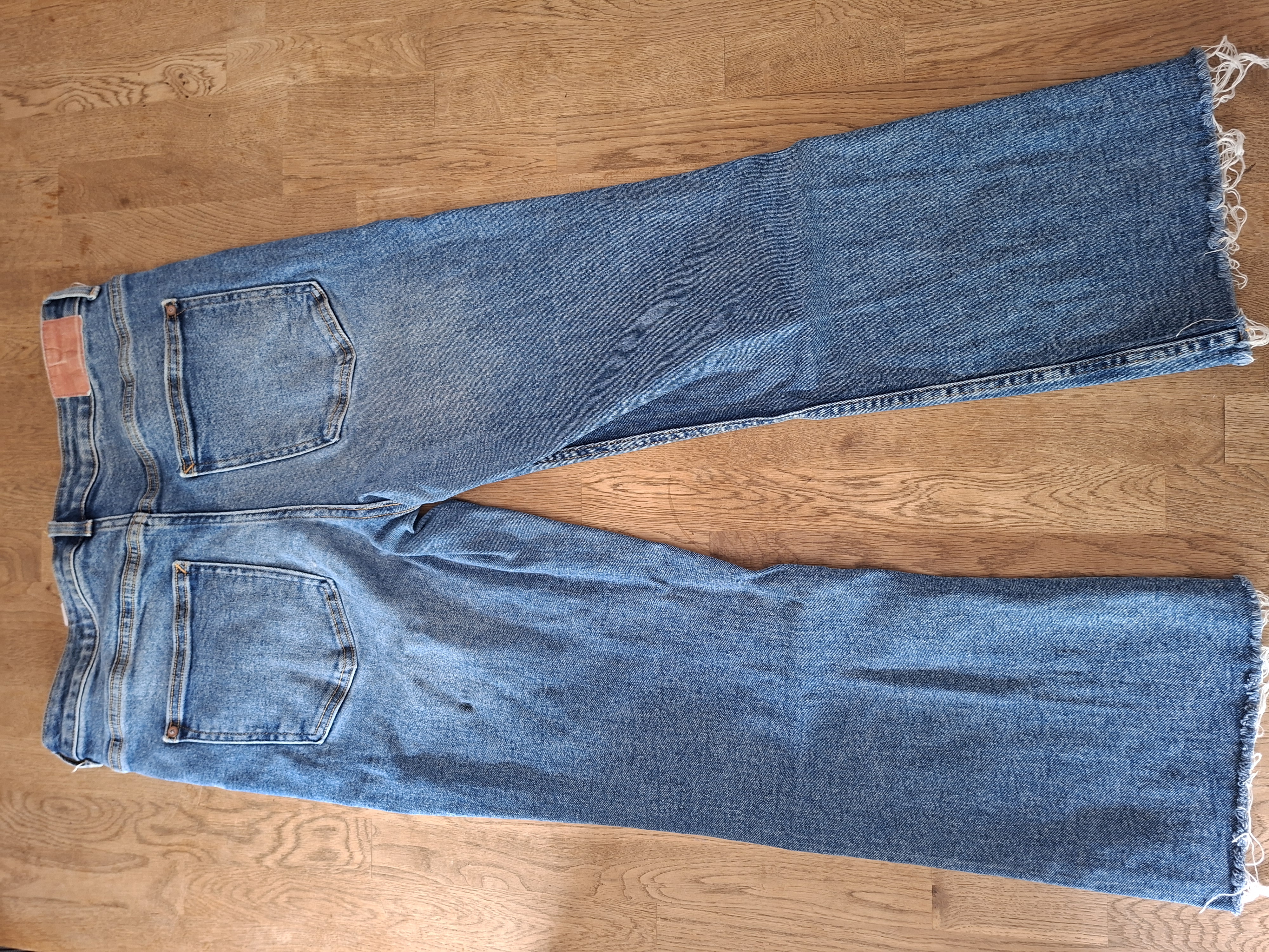 20260508_151052 Zara donkerblauwe straight jeans W34