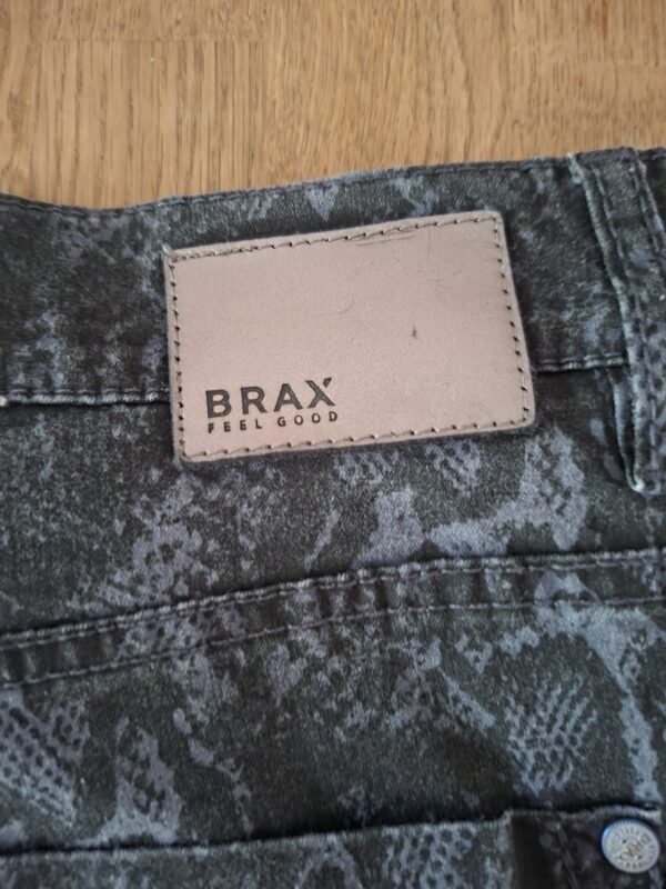 20260508_151331 BRAX grijs/zwarte broek met slangenprint maat 36