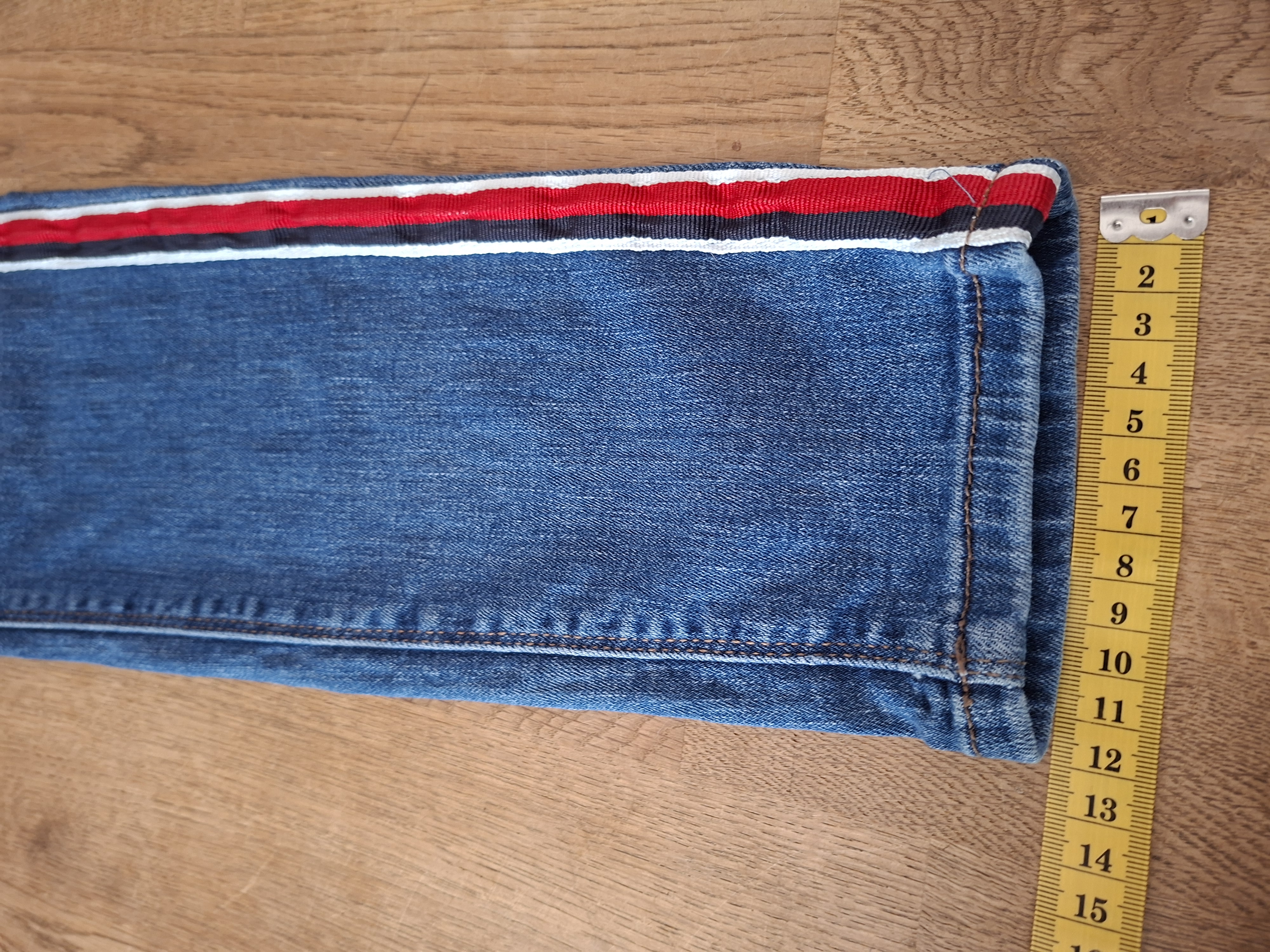 20260508_151508 Esprit spijkerbroek met blauw rode bies maat 36