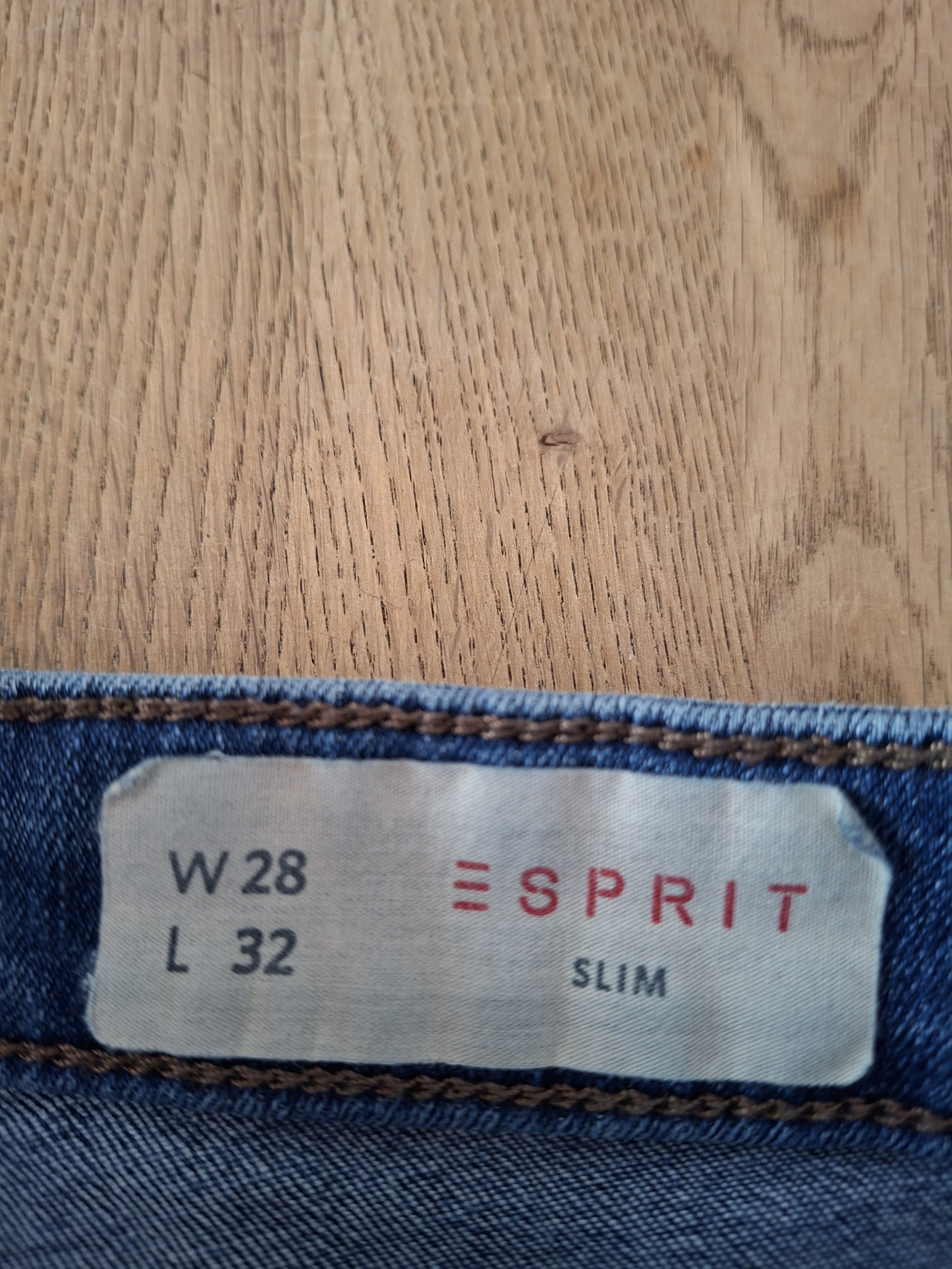 20260508_151556 Esprit spijkerbroek met blauw rode bies maat 36