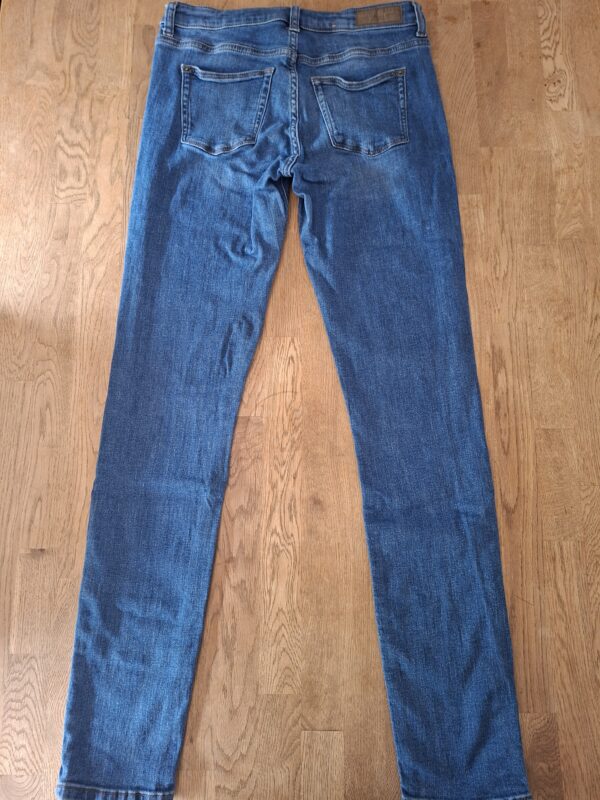 20260508_151657 Esprit spijkerbroek met blauw rode bies maat 36