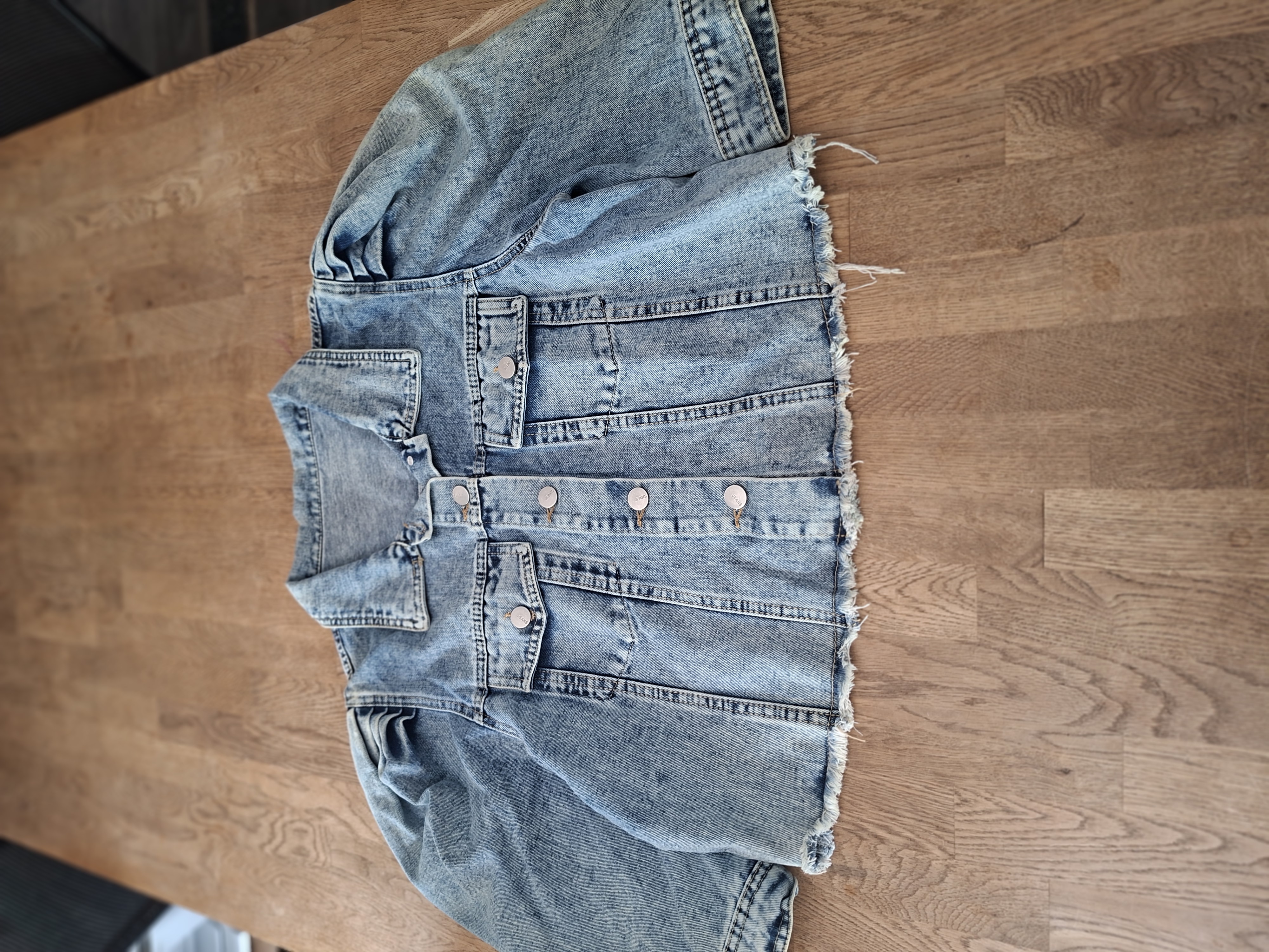 20260508_160240 Denim cropped jasje pofmouwen maat XXL